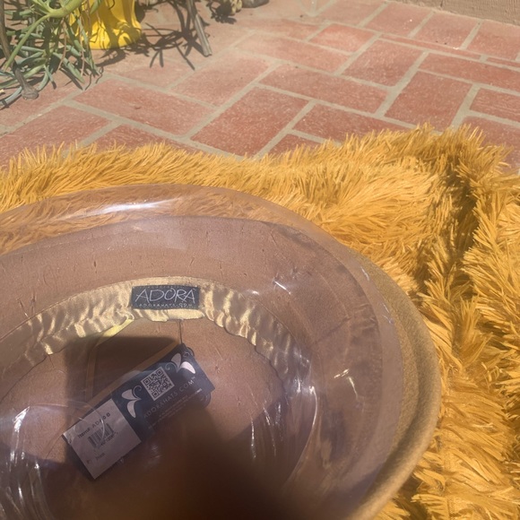 NWT Adora 100%Wool Hat - Bow Wool Cloche Hat - Picture 6 of 6